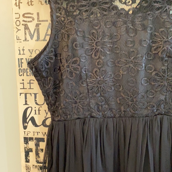 dots Black Embroidered Detail Taffeta Lined Dress - Picture 7 of 8
